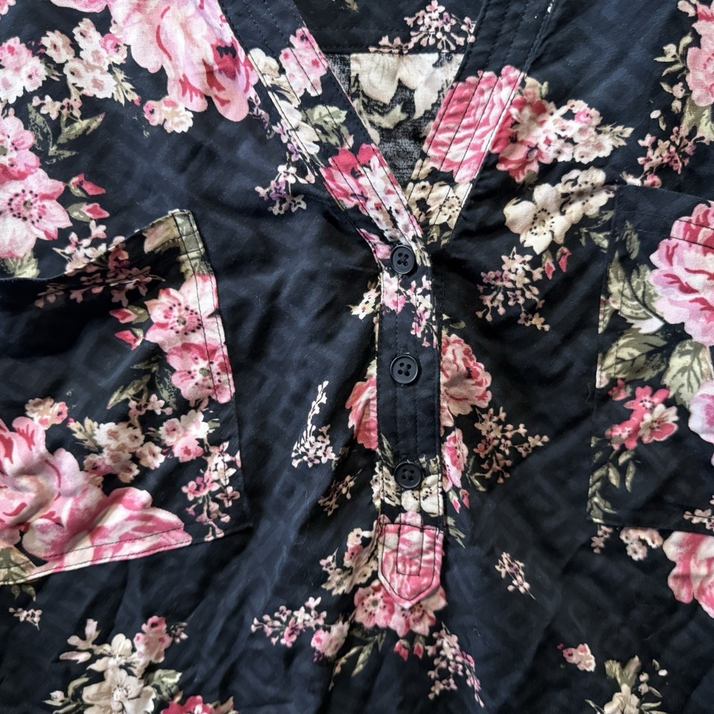 Torrid Women's Popover Top Plus Sz 4 Pink Black Floral Roll Tab Sleeves Pullover - Picture 3 of 9